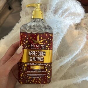 Hempz Limited Edition Apple Cider & Nutmeg Herbal Body Lotion